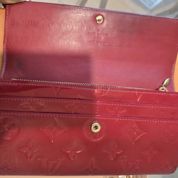 Sarah patent leather wallet Louis Vuitton With Complimentary Chain For Crossbody - Picture 7 of 15